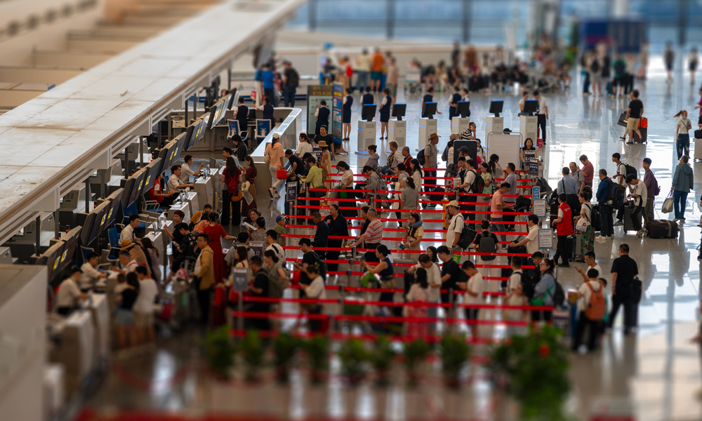 过去一年，中航集团国航新疆分公司多维度夯实运营实力。在运力与网络布局上，完成3架飞机引进及3架调拨，执管运力增至9架，开通乌鲁木齐—莫斯科等3条国际航线；在服务与保障升级上，成立地面服务部、顺利转场北航站区并启用“紫宸”贵宾休息室，同步召开乌鲁木齐国航基地建设项目开工动员会，全方位提升区域服务效能。