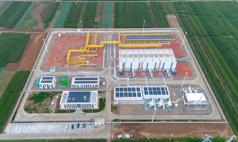 西气东输三线分东段、中段、西段分期建设，这次中卫至枣阳段投产，标志着三线在建线路工程全面落地，对优化我国能源输送结构、保障区域能源供应、促进中东部经济发展具有重要现实意义。