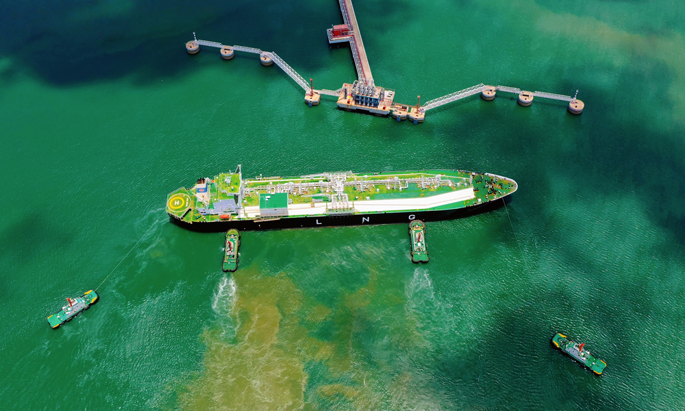 近日，中国海油旗下湄洲湾“绿能港”累计接卸液化天然气（LNG）超5000万吨，为助力福建及周边地区经济社会高质量发展和生态文明建设贡献海油力量。