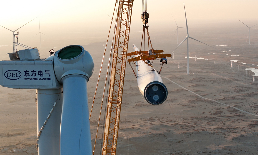 据测算，东方电气集团布尔津100万千瓦风电项目投运后，每年可提供清洁电能约27.7亿千瓦时，相当于节约标准煤83.3万吨，减排二氧化碳229.4万吨。