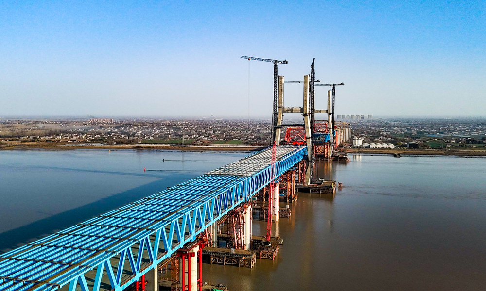 沪渝蓉高铁是国家“八纵八横”高速铁路网沿江高铁通道的重要组成部分，承担沿江通道主要路网客流、沿海及京沪通道部分直通上海客流的运输任务。项目建成后，对于优化沿长江地区铁路网布局、服务长江经济带协同发展，推动长三角高质量一体化发展等具有重要意义。