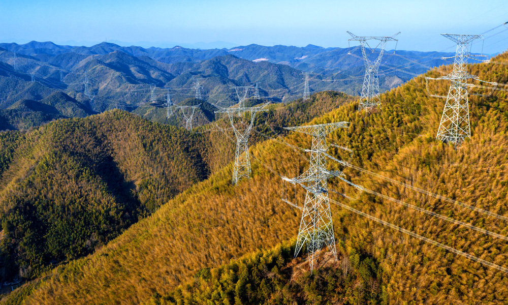 项目建成投运后，将有力推动西部“沙戈荒”大基地清洁能源外送，每年可向浙江输送电量超360亿千瓦时。