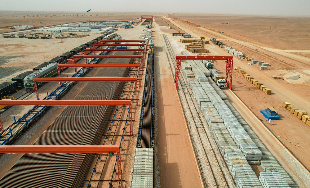 阿尔及利亚西部铁路矿业线项目铺轨基地。