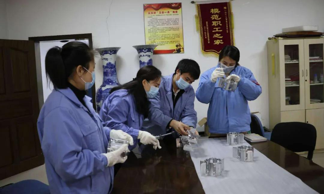 在战“疫”中，长江电工的工作人员虽然不能做最美逆行者，但每个人都努力做好自己分内的工作。